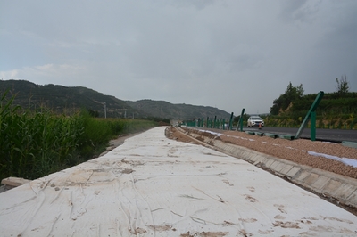 甘肃路桥打庆总承包项目:重环保 保品质 扎实开展施工便道恢复工作